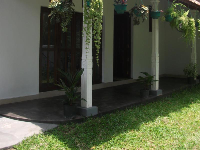 Chelli Homestay Негомбо Экстерьер фото