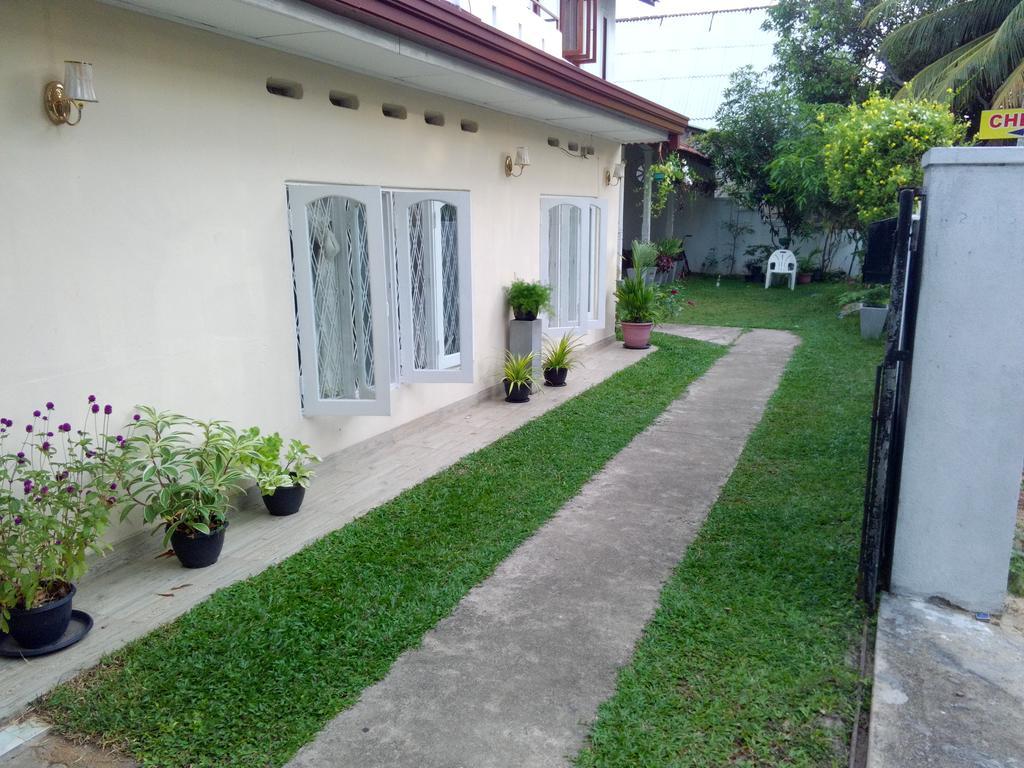 Chelli Homestay Негомбо Экстерьер фото