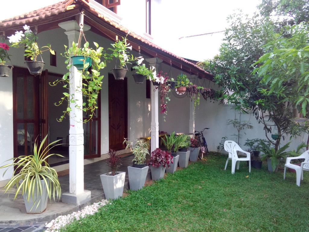 Chelli Homestay Негомбо Экстерьер фото