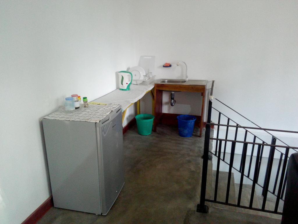 Chelli Homestay Негомбо Экстерьер фото