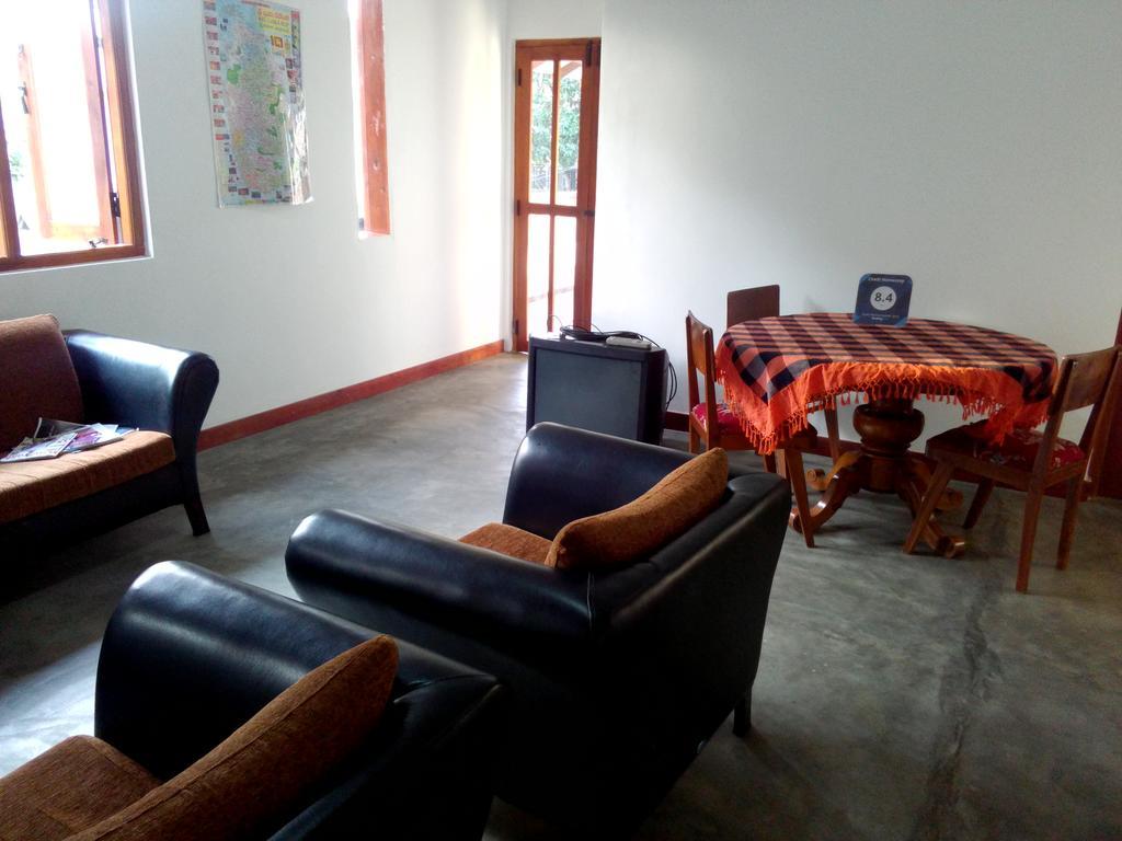 Chelli Homestay Негомбо Экстерьер фото