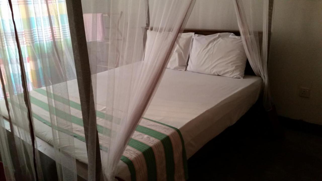 Chelli Homestay Негомбо Экстерьер фото