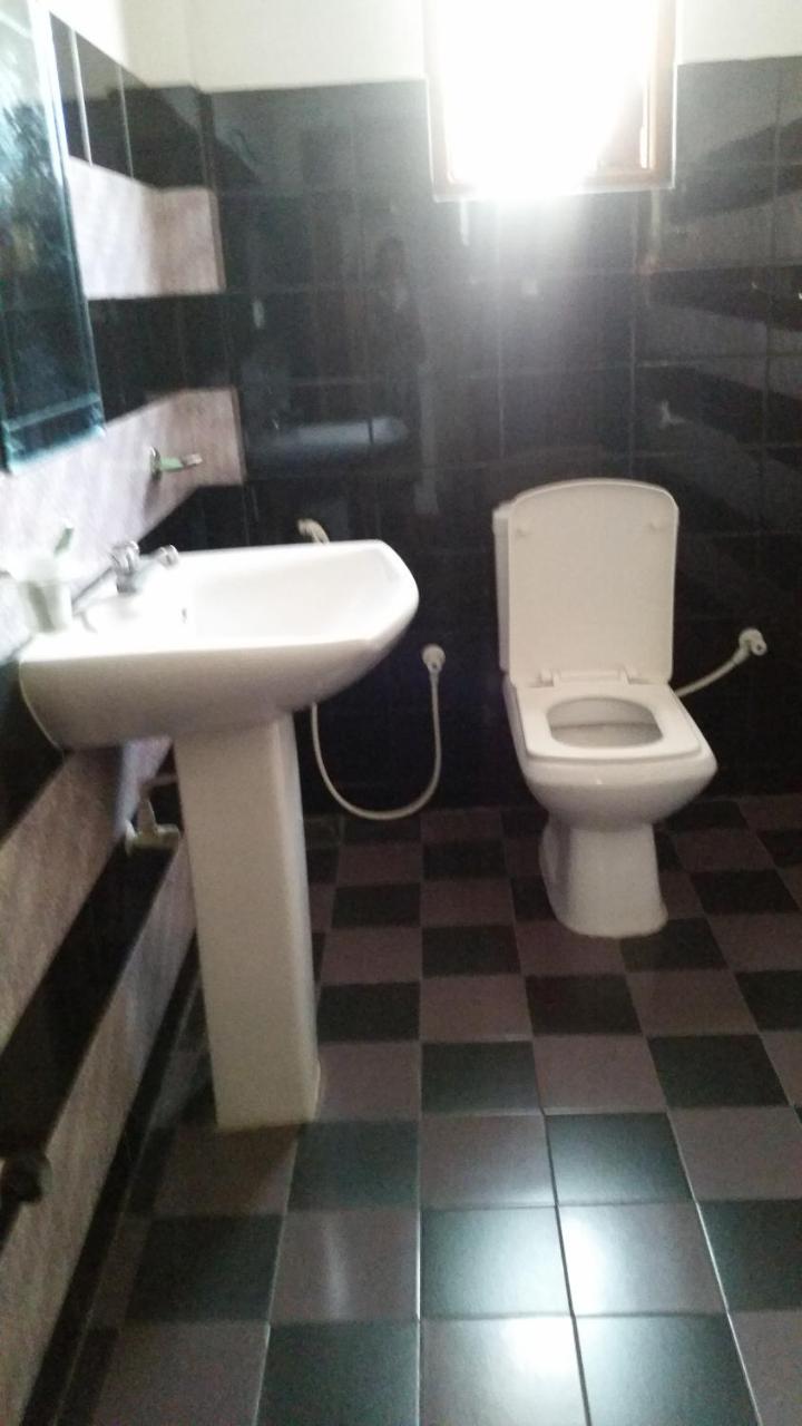 Chelli Homestay Негомбо Экстерьер фото